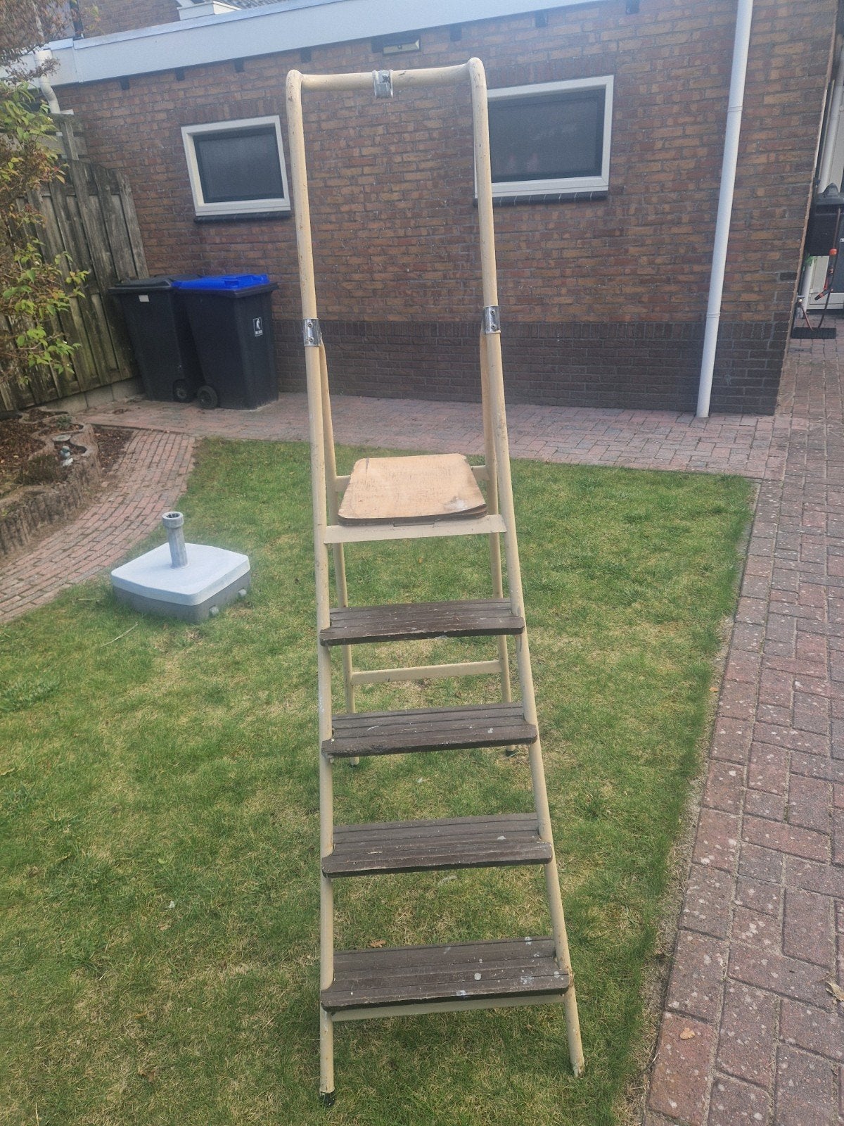 Stevige gebruikte trap met 5 treden en plateau, Doe-het-zelf en Verbouw, Ophalen, Gebruikt
