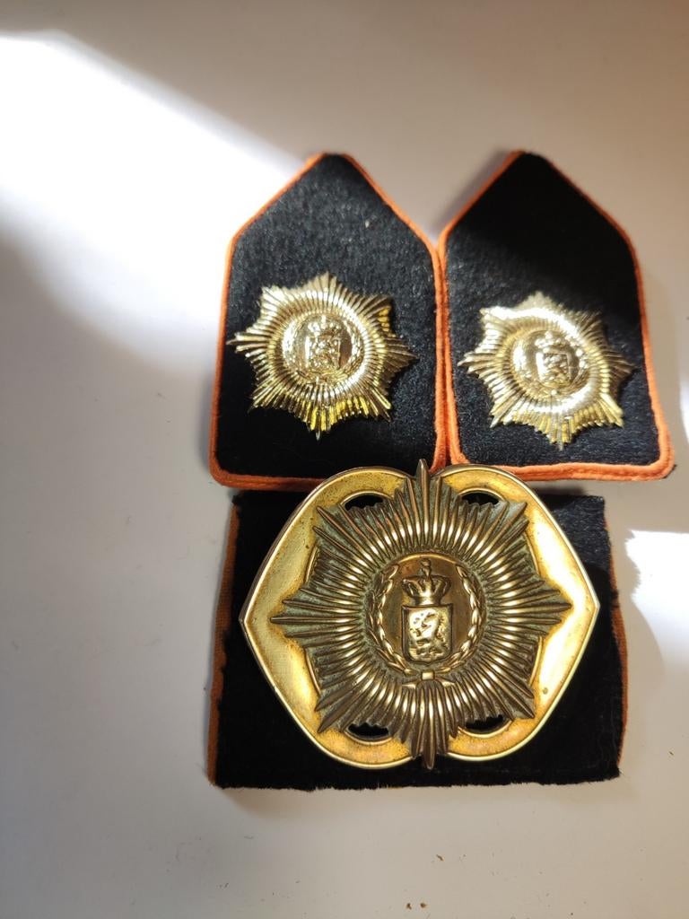 Setje van Heutsz, oud koperen embleem, Verzamelen, Militaria | Algemeen, Ophalen of Verzenden, Landmacht, Nederland, Embleem of Badge