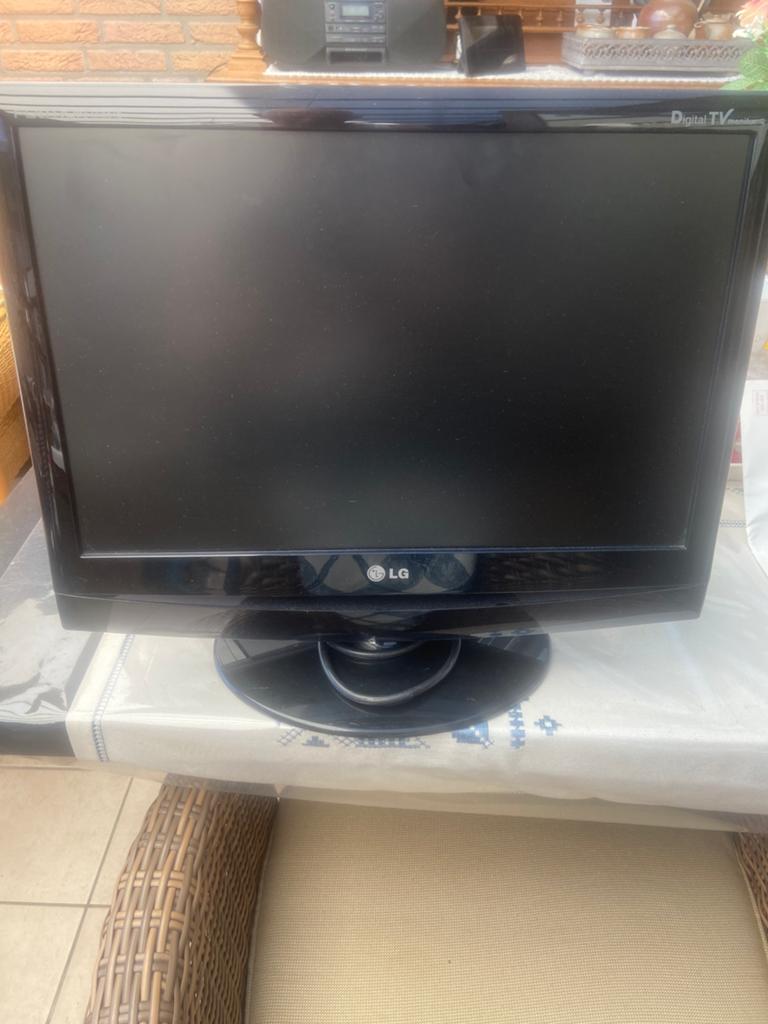 LG monitor ook voor tv kijken, 50 Hz, Ophalen of Verzenden, Zo goed als nieuw, 100 cm of meer
