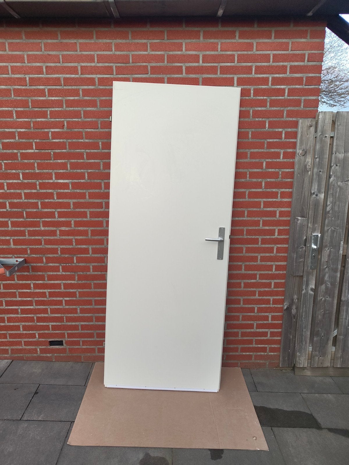 Witte binnendeur met klink, Doe-het-zelf en Verbouw, Ophalen, 80 tot 100 cm, Binnendeur, Zo goed als nieuw