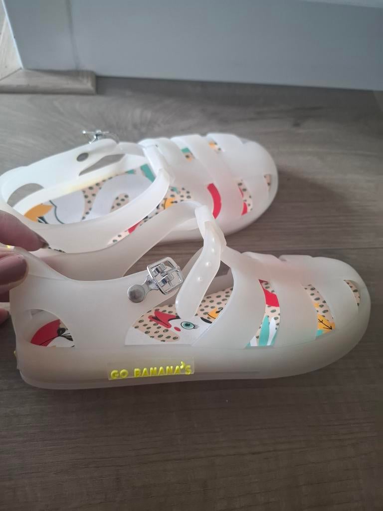 Leuke waterschoenen beige met zwaan go banana's maat 29, Ophalen, Zo goed als nieuw, Meisje, Overige typen