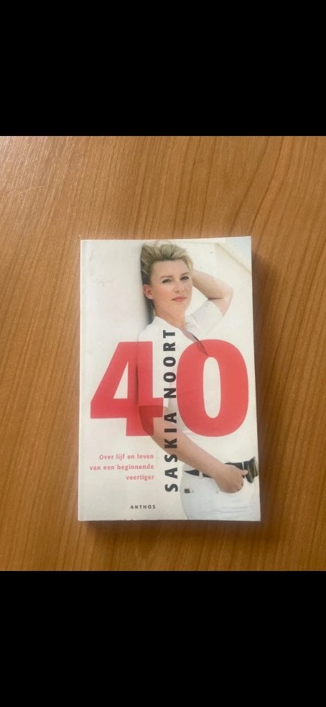 biografie boek saskia noort 40!, Ophalen of Verzenden, Gelezen, Sakia Noort