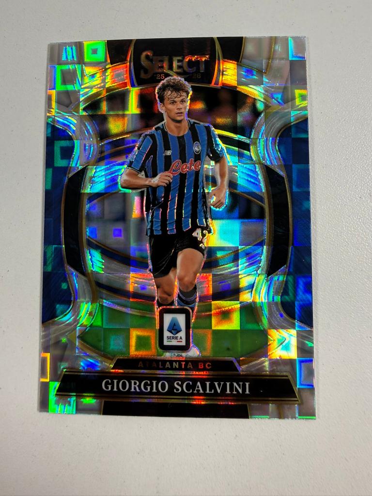 11 Giorgio Scalvini Pandora Select Serie A 2025-26, Ophalen of Verzenden, Nieuw, Buitenlandse clubs, Poster, Plaatje of Sticker