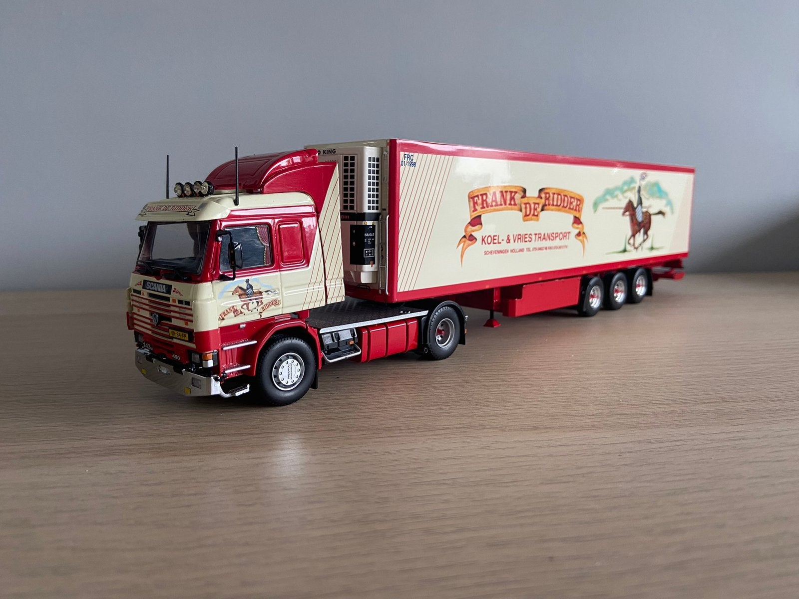 Tekno Scania 143-450 met Koeloplegger Frank de ridder, Hobby en Vrije tijd, Modelauto's | 1:50, Ophalen of Verzenden, Nieuw, Bus of Vrachtwagen