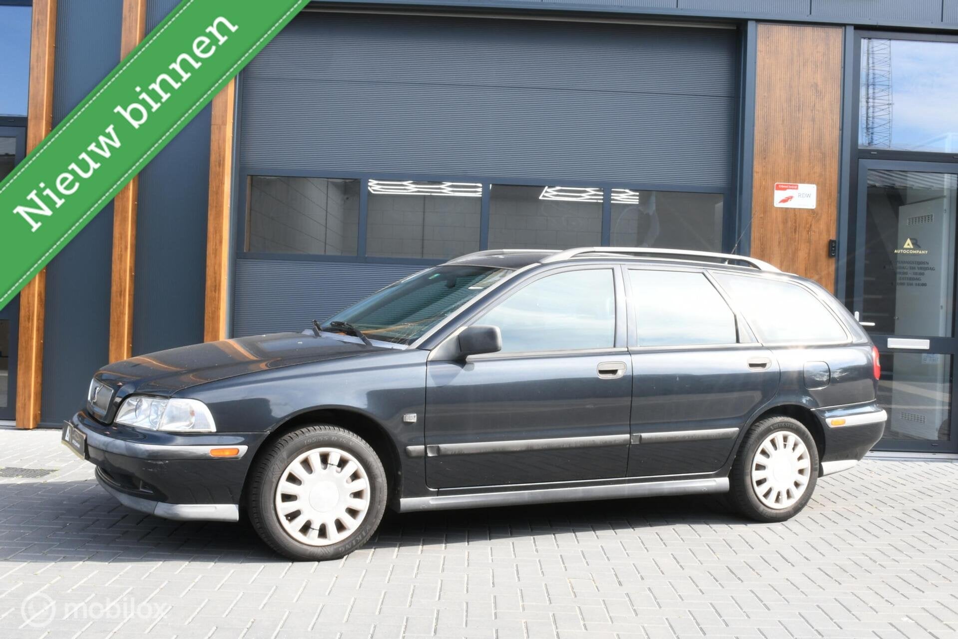 Volvo V40 1.6 APK TOT 06-2027, Gebruikt, 4 cilinders, Zwart, Origineel Nederlands