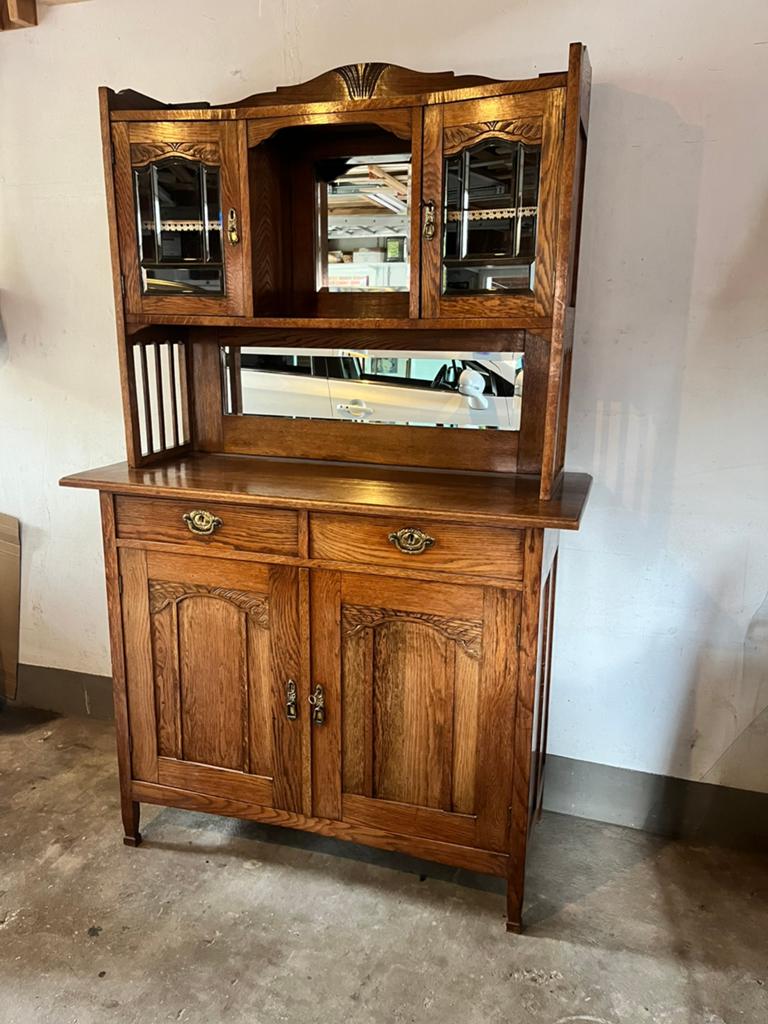 Oude kast, houtsnijwerk, Ophalen