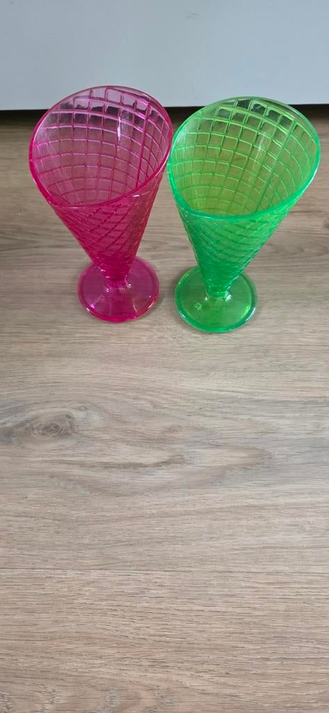 Grote plastic ijsco bekers in groen en roze, Kunststof, Ophalen of Verzenden, Meerkleurig, Overige typen