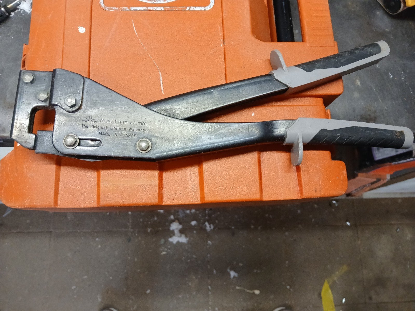 Metalstud fixeertang - Handig gereedschap voor metalstud, Ophalen of Verzenden, Gebruikt, Tang, Overige merken