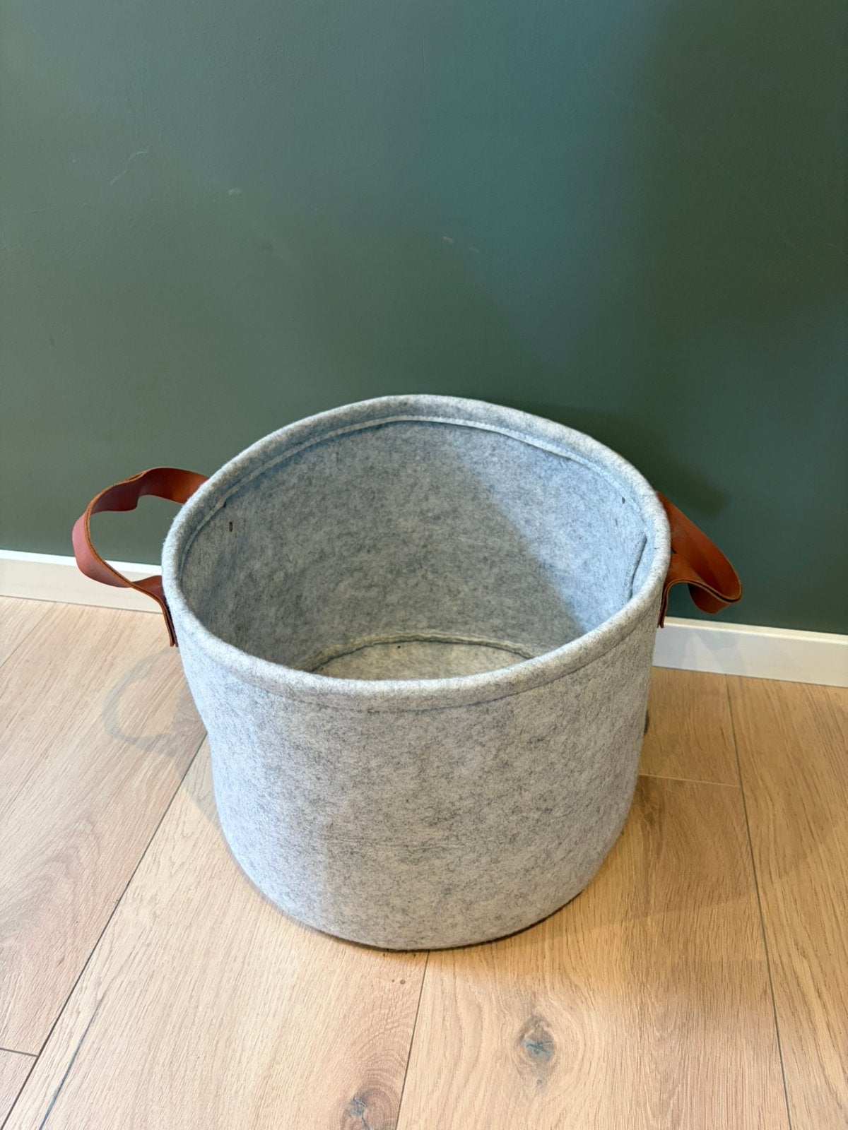 Mand, Huis en Inrichting, Woonaccessoires | Schalen en Manden, Ophalen, Gebruikt, Rond, Riet