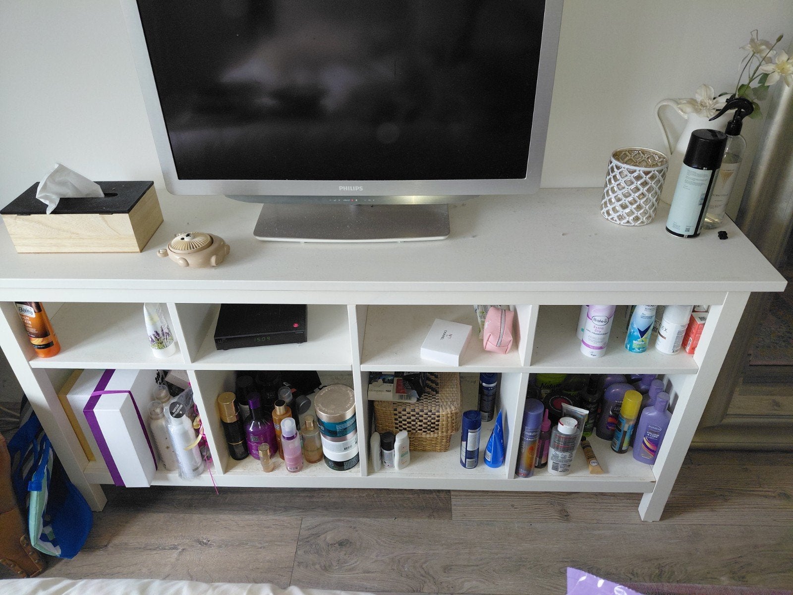 Witte TV-meubel met opbergvakken, Huis en Inrichting, Kasten | Televisiemeubels, Ophalen, Gebruikt, Minder dan 100 cm, 25 tot 50 cm