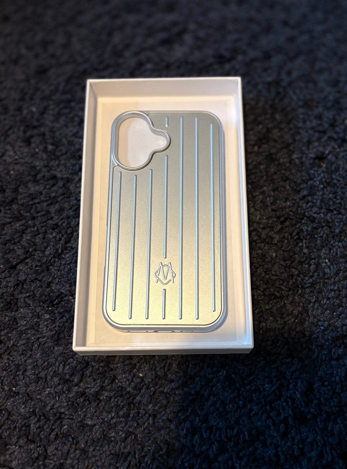Rimowa phone case for iPhone 16, Nieuw, Hoesje of Tasje, Ophalen of Verzenden, Metaal