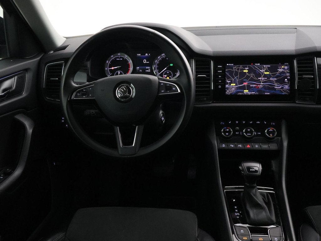 Skoda Kodiaq 1.5 TSI DSG 7-PERS. + TREKHAAK | 360 CAMERA | A, Auto's, Skoda, 4 cilinders, 150 pk, 7 stoelen, Zwart