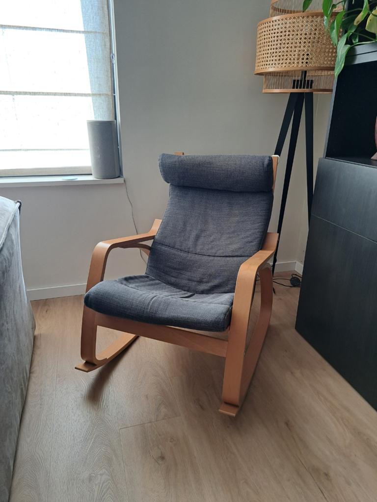 IKEA Poäng schommelstoel met donkergrijze kussens, Huis en Inrichting, Stoelen, Ophalen, Gebruikt, Modern, Scandinavisch, Stof