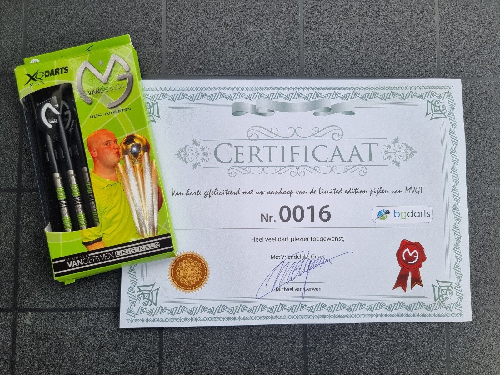 Michael van Gerwen Limited Edition Darts 2017 – Nr. 16/180 –, Ophalen of Verzenden, Nieuw, Pijlen