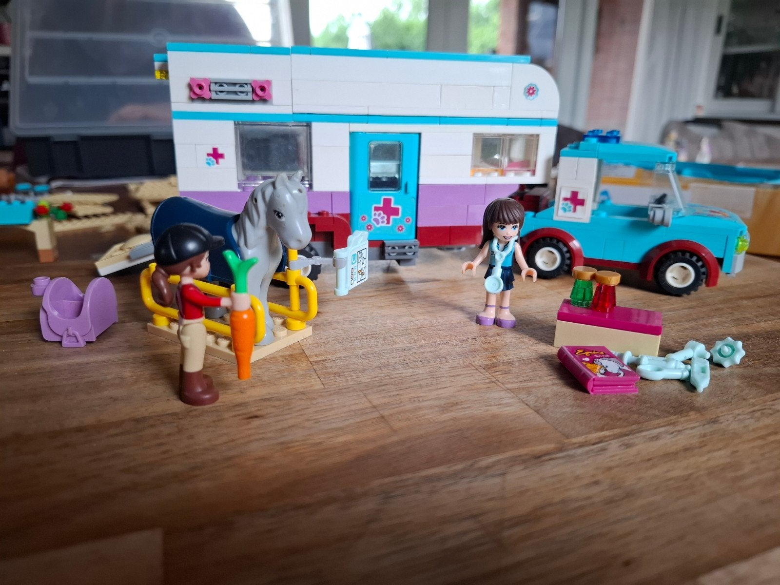 LEGO Friends 41125 Paardenkliniek met dierenarts en paard, Ophalen of Verzenden, Zo goed als nieuw