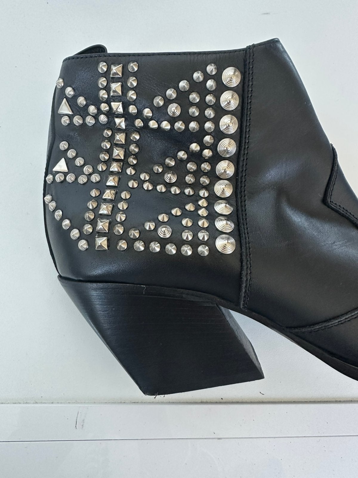 Elena lachi zwart maat 42 met studs nieuw, Kleding | Dames, Ophalen of Verzenden, Nieuw, Zwart