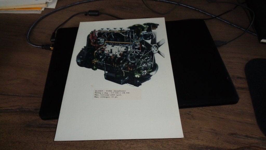 GROTE Persfoto A4 Formaat  SCANIA - VABIS Dieselmotor, Verzenden, Nieuw, Overige merken