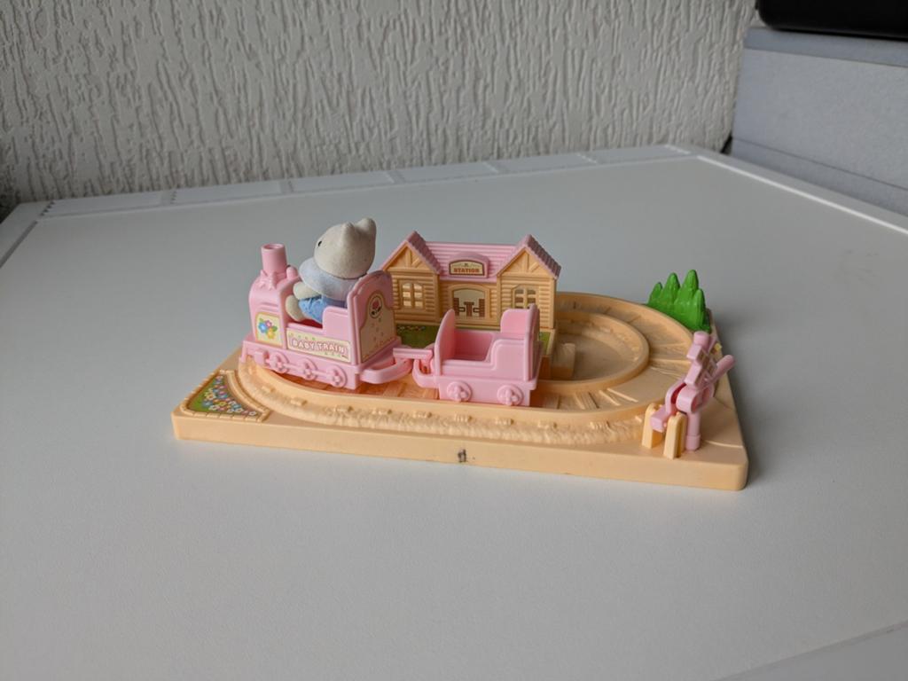 Sylvanian families treintje met baby popje 🏠, Ophalen of Verzenden, Zo goed als nieuw, Popje