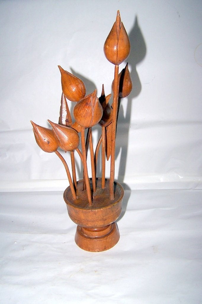 Antieke handgesneden houten tulpen op houten standaard. Izgs, Ophalen of Verzenden