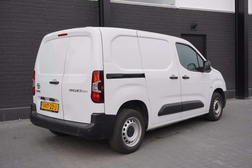 Toyota PROACE CITY 1.5 D-4D EURO 6 - Airco - Cruise - PDC -, Auto's, Bestelauto's, Voorwielaandrijving, Stof, Gebruikt, Wit