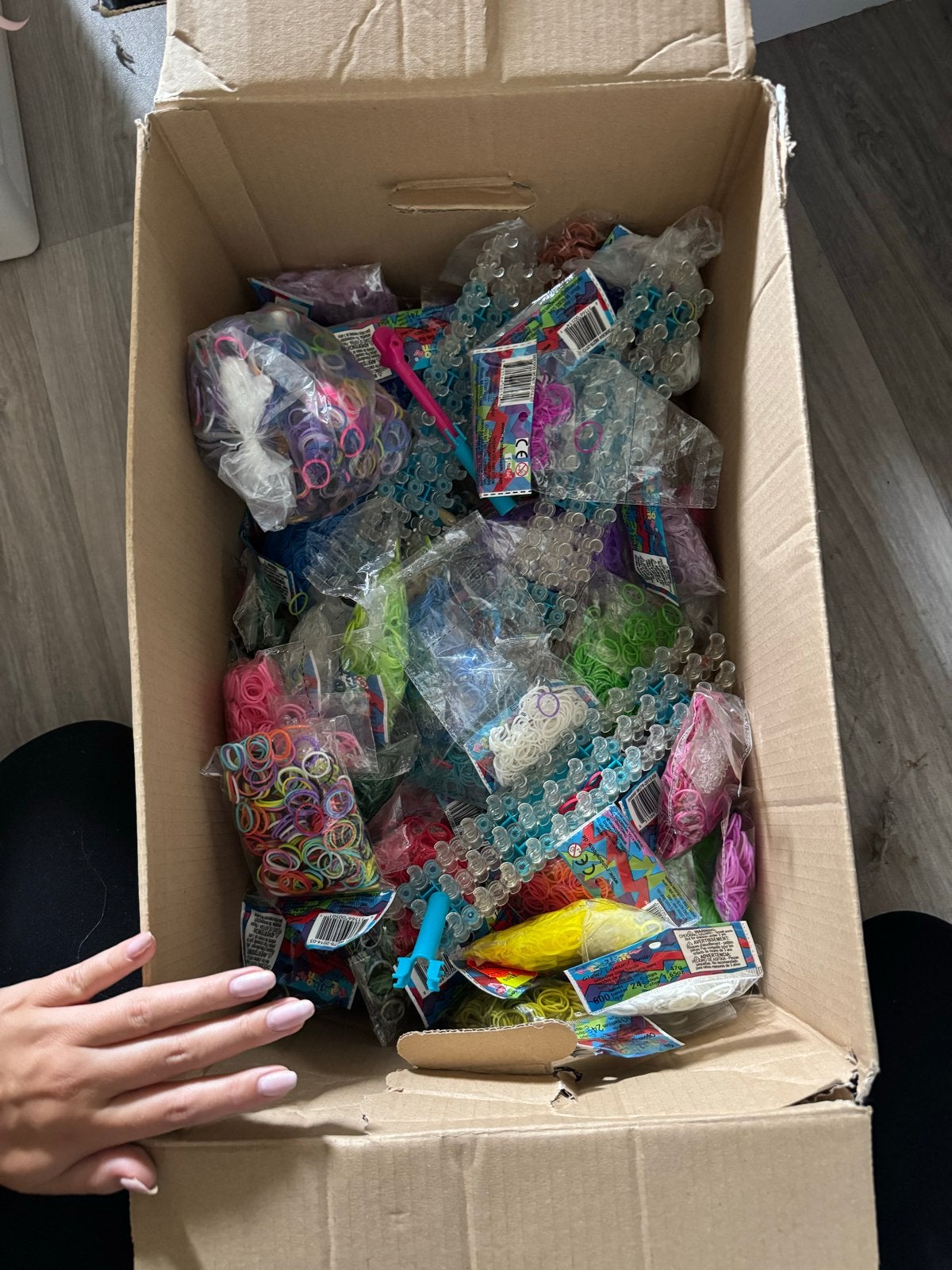 Grote doos met Loom Bands en accessoires, Hobby en Vrije tijd, Meerkleurig, Ophalen of Verzenden, Zo goed als nieuw, Kunststof