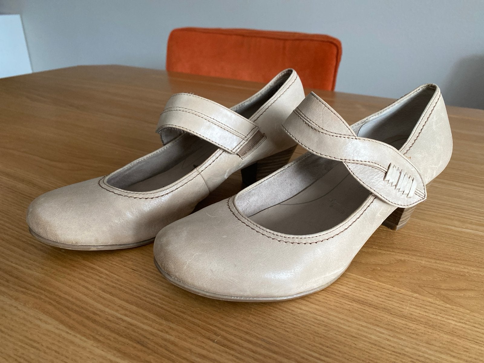 Tamaris schoenen maat 40 - Elegante pumps met hak, Kleding | Dames, Schoenen, Ophalen of Verzenden, Gedragen, Beige, Pumps