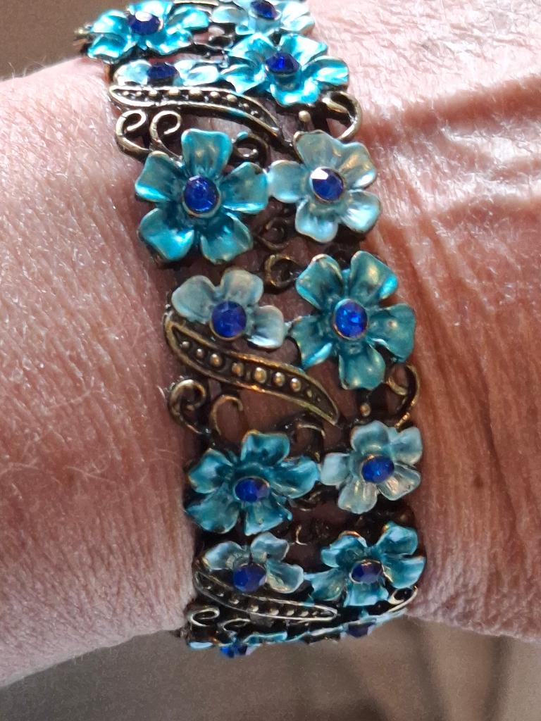 WEG=WEG mooie armband 1,00 euro, Ophalen of Verzenden, Zo goed als nieuw, Overige kleuren, Overige materialen