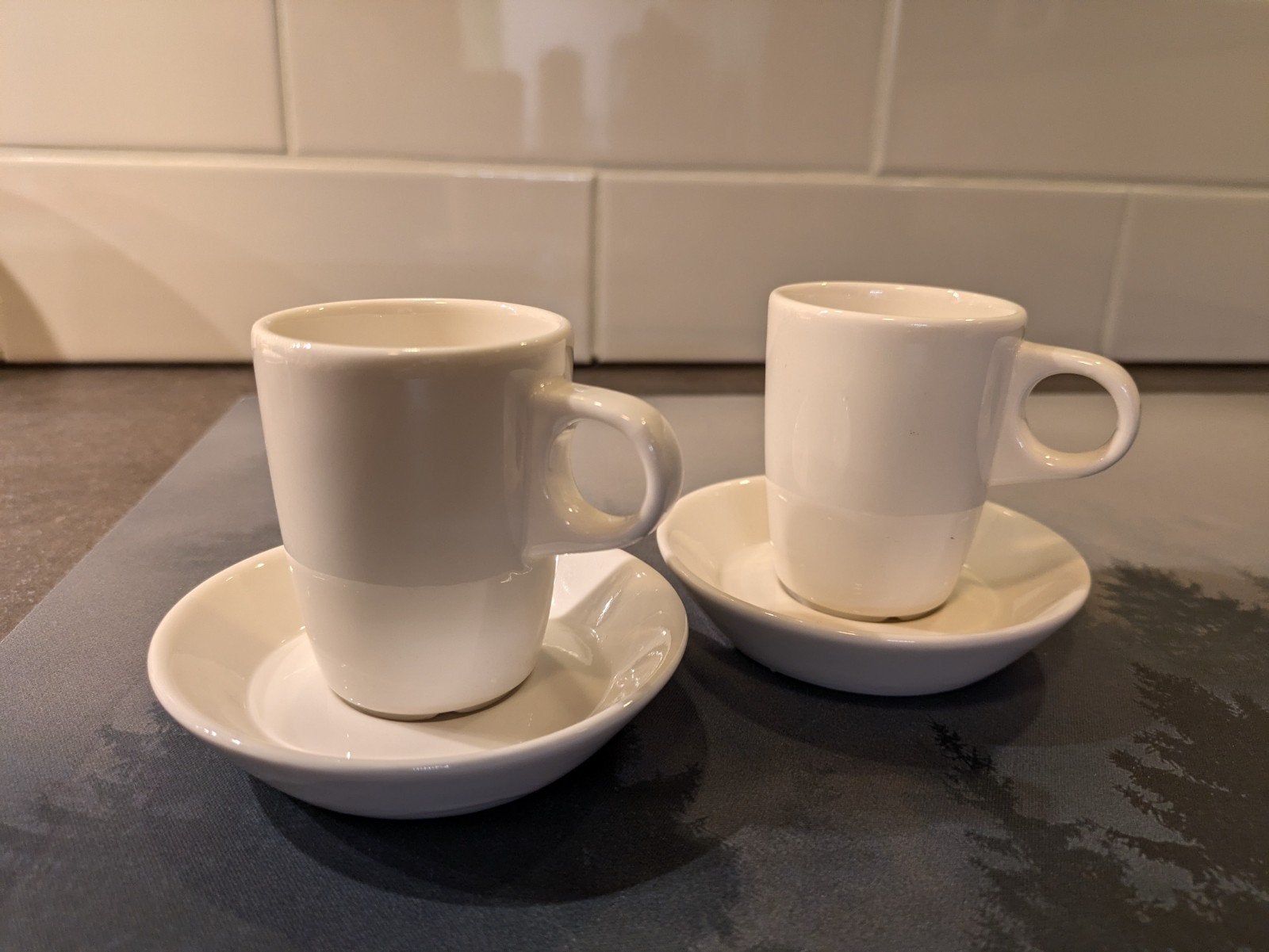Set van 2 Mosa espresso kopjes Björn Edström, Huis en Inrichting, Overige merken, Vintage, Ophalen of Verzenden, Zo goed als nieuw