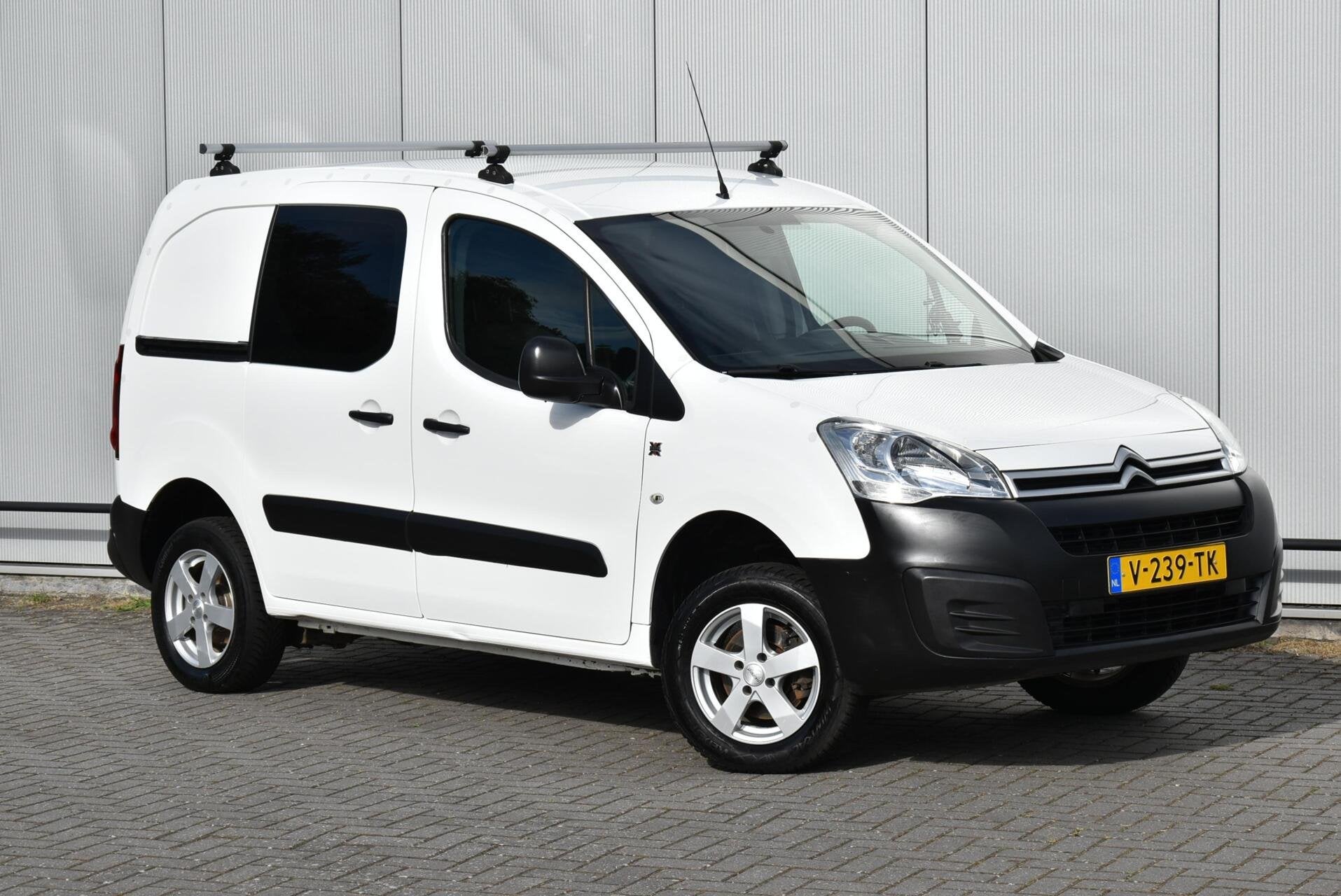 Citroen Berlingo 1.6 BlueHDI Dangel 4x4 4wd Marge Inrichting, Auto's, Bestelauto's, Stof, 4 cilinders, Citroën, Wit
