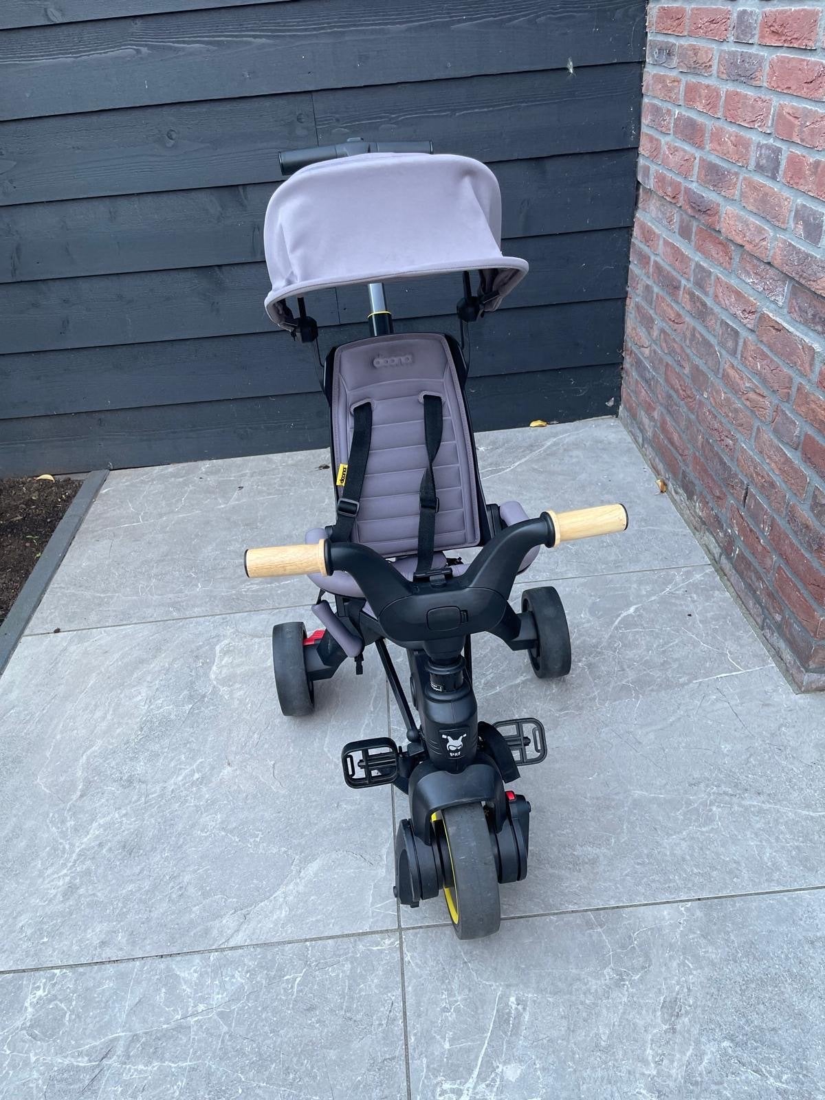 Doona Liki Trike S3 - Compacte opvouwbare driewieler, Ophalen, Zo goed als nieuw, Duwstang