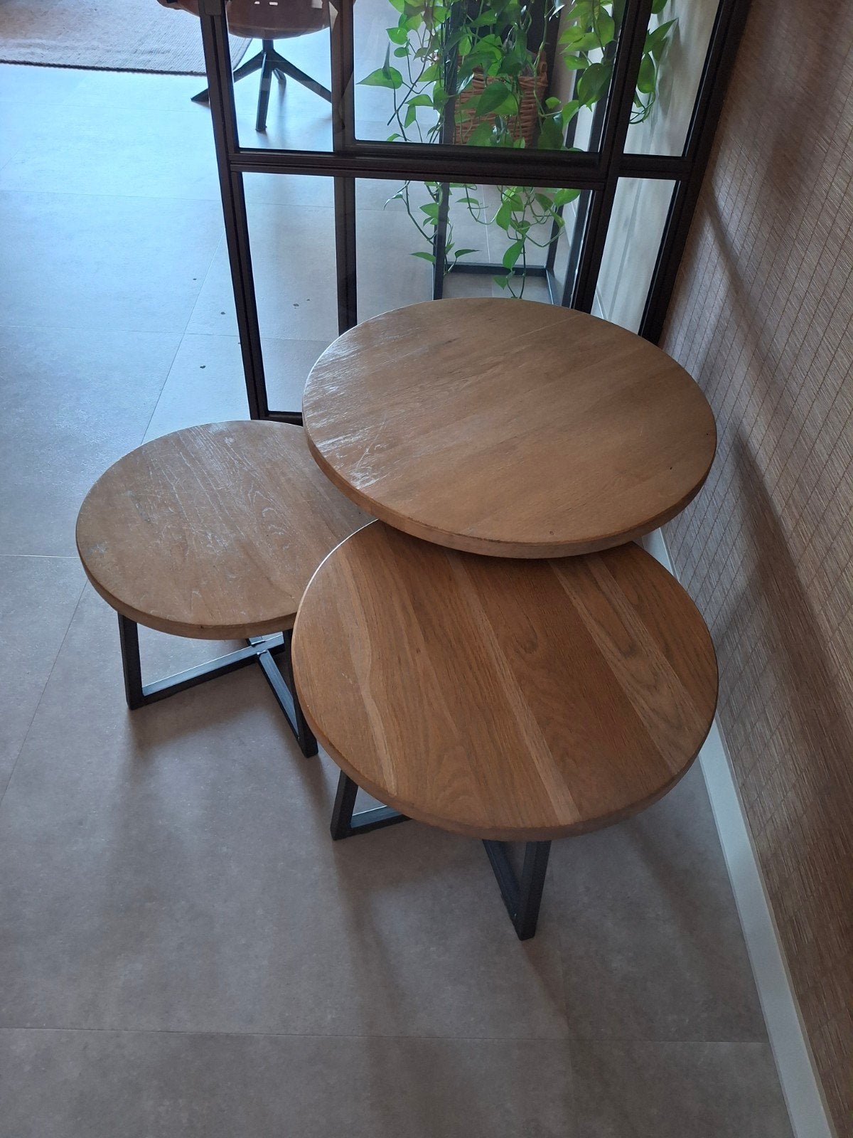 Set van 3 ronde eikenhouten salontafels, Huis en Inrichting, Tafels | Salontafels, Ophalen, 50 tot 100 cm, 50 tot 100 cm, Zo goed als nieuw
