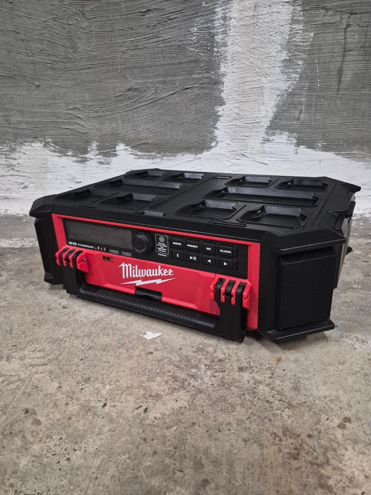 Milwaukee Packout radio M18 + netstroom, Ophalen of Verzenden