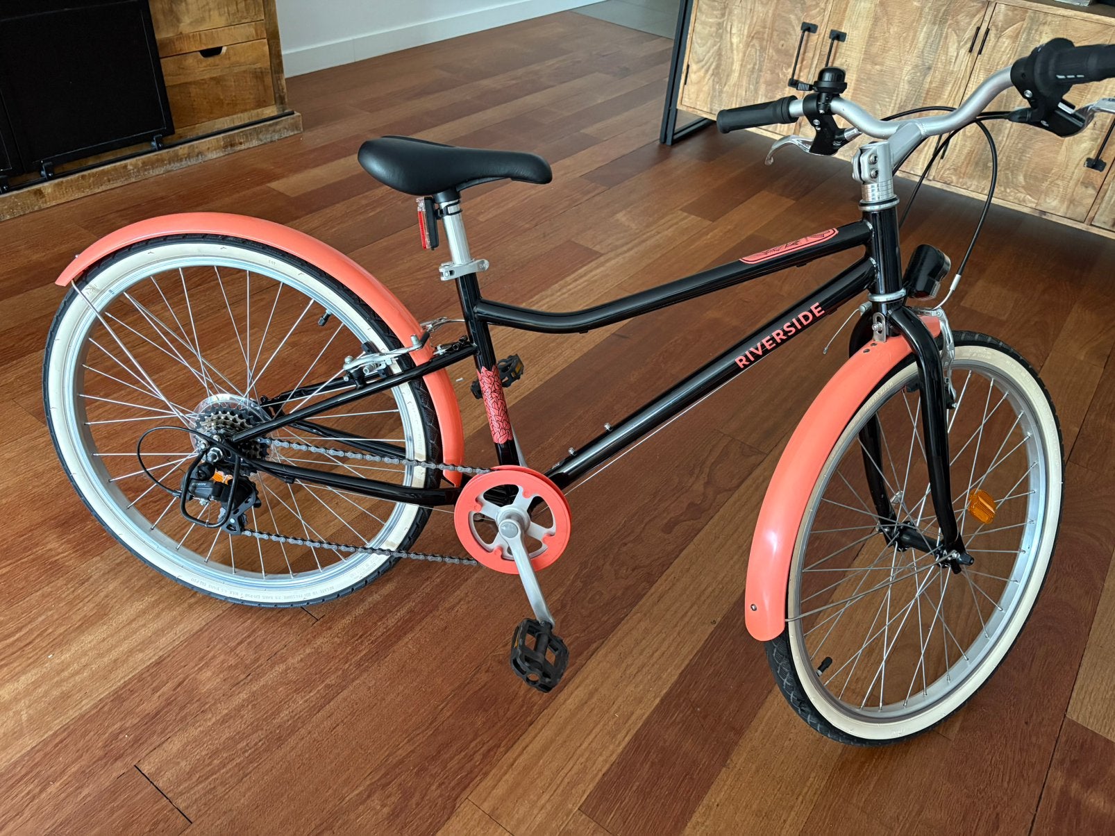 Kinderfiets hybride Riverside 500 zwart/koraalrood 24 inch, Fietsen en Brommers, Fietsen | Kinderfietsjes, Ophalen, Zo goed als nieuw