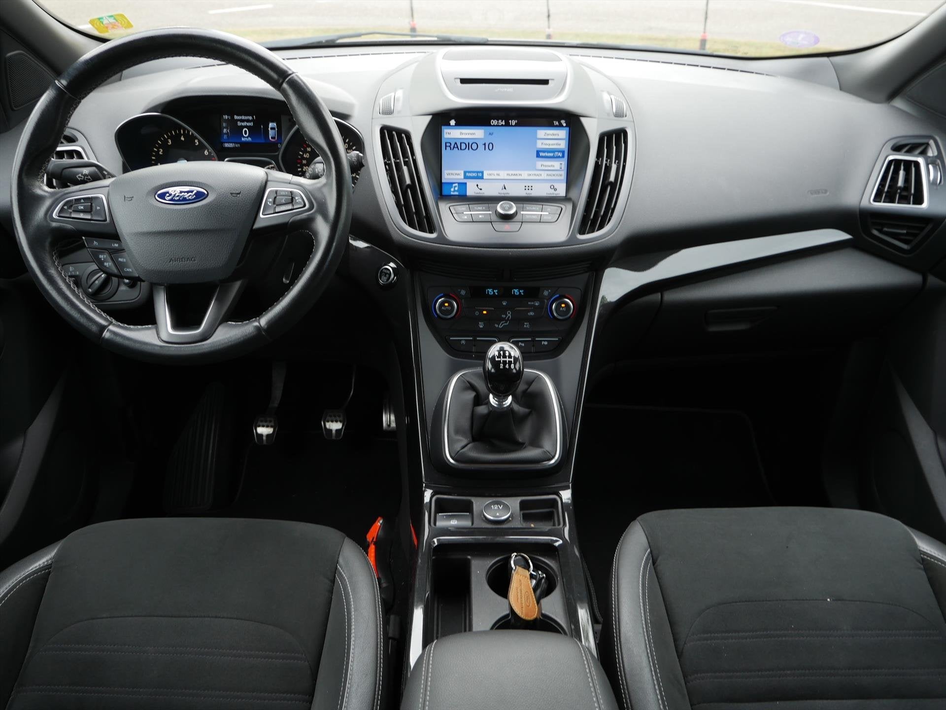 FORD Kuga 1.5 EcoBoost 120PK 2WD ST Line | Trekhaak | LED |, Auto's, 12 maanden, Euro 6, 4 cilinders, Origineel Nederlands