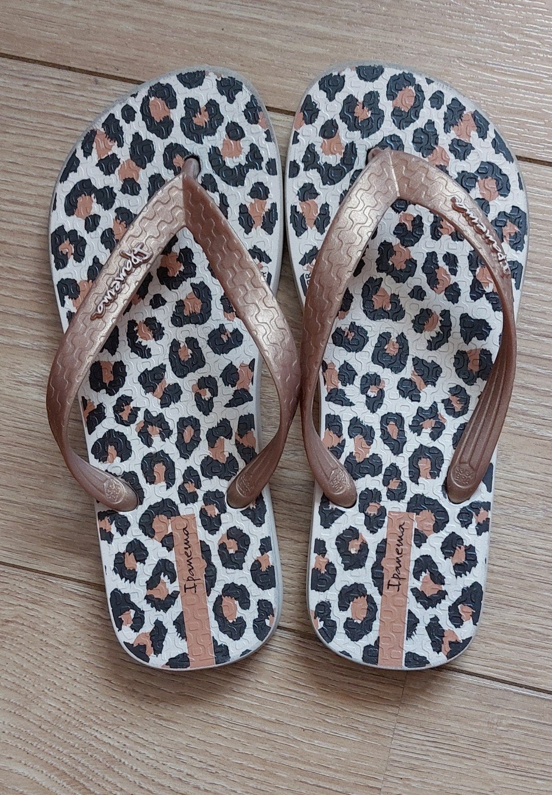 Ipanema slippers maat 33 34 goud panter, Gebruikt, Meisje, Ophalen of Verzenden, Ipanema