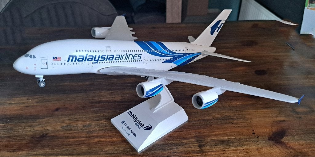 Malaysia Airlines Airbus A380-841, Ophalen of Verzenden, Zo goed als nieuw, Schaalmodel
