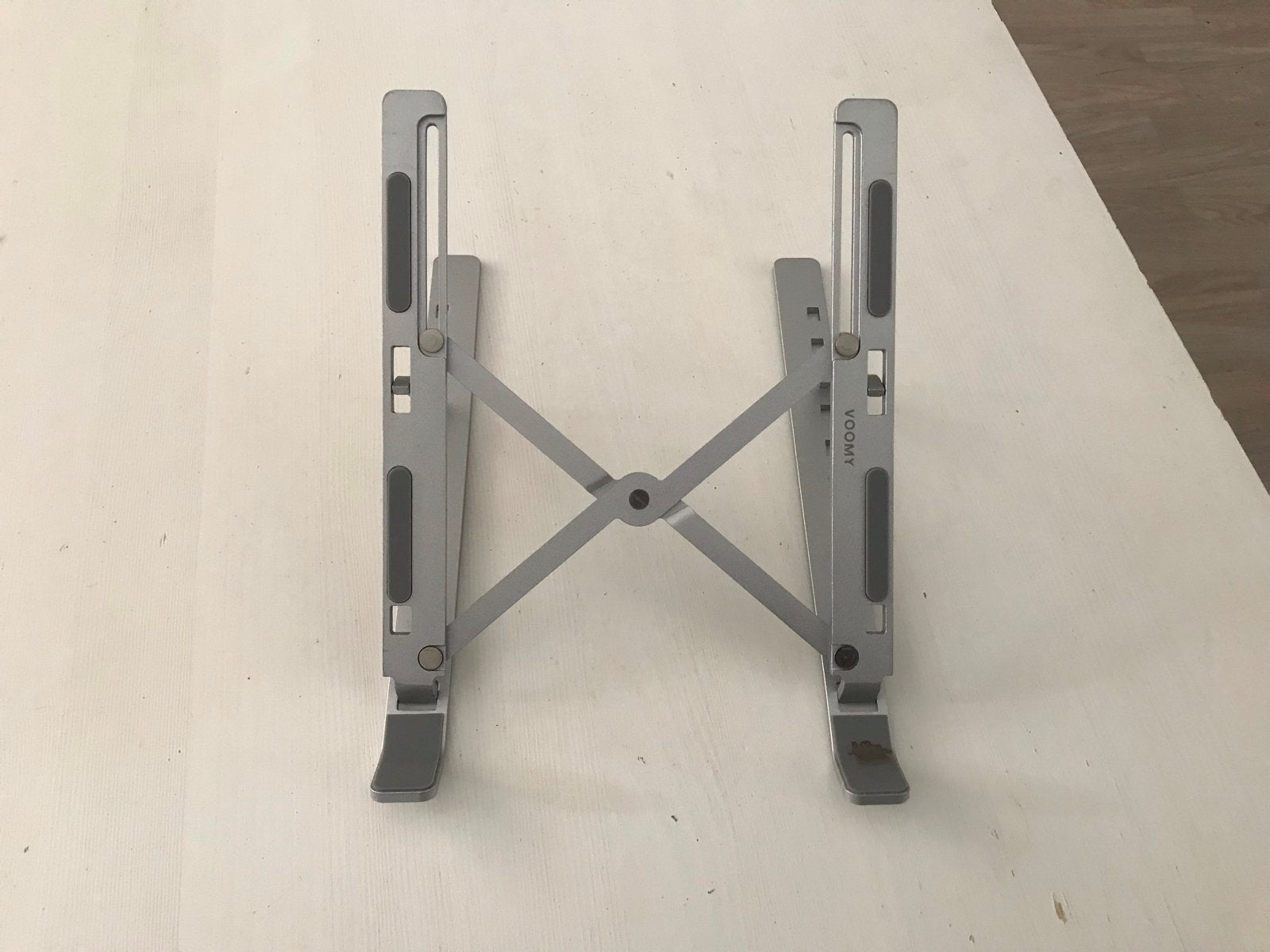 Verstelbare Laptop Houder - Ergonomisch en Draagbaar, Computers en Software, Ophalen of Verzenden, Zo goed als nieuw, In diepte verstelbaar