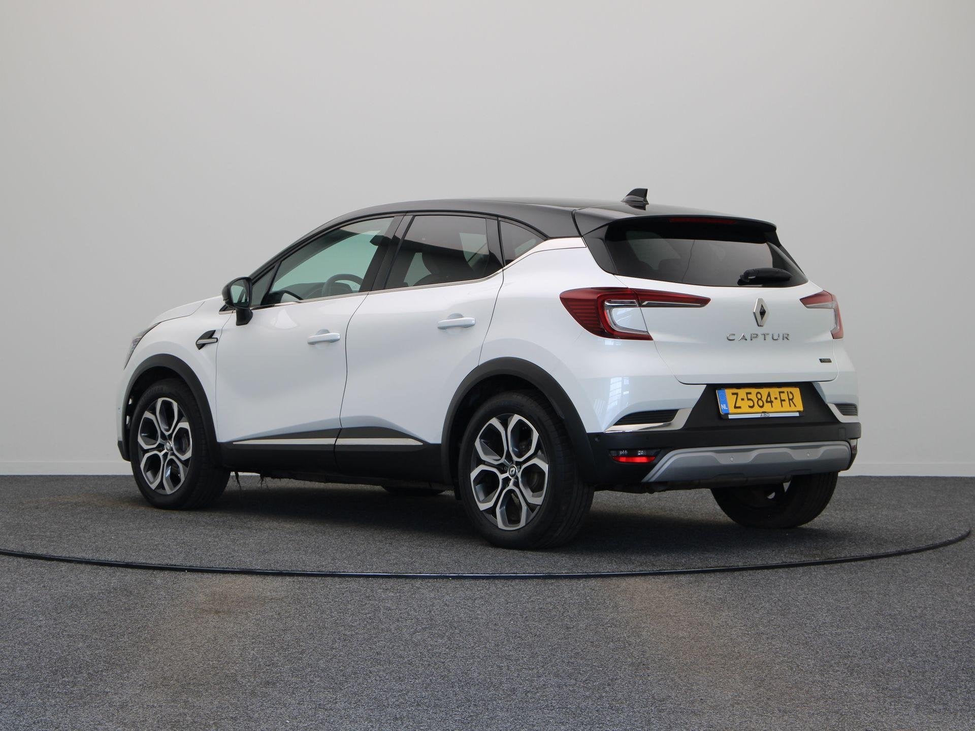 Foto 2 van Renault Captur E-Tech full hybrid 145pk Intens | Pack Advanc