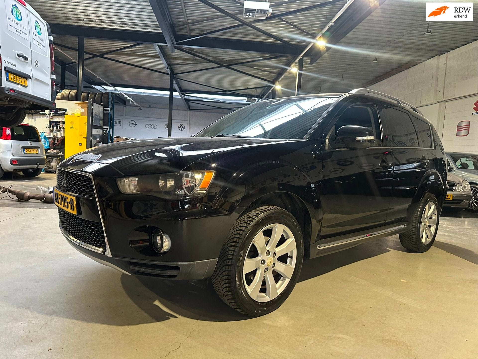 Mitsubishi Outlander 2.0 Invite+/Dealer onderhouden/Apk nieu, Auto's, 1998 cc, 4 cilinders, Metallic lak, Zwart