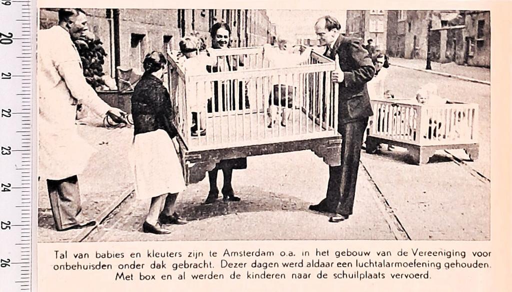 Amsterdam 1940; baby's en kleuters bij alarm-oefening, Verzenden, Voor 1940, Gebruikt, Kind