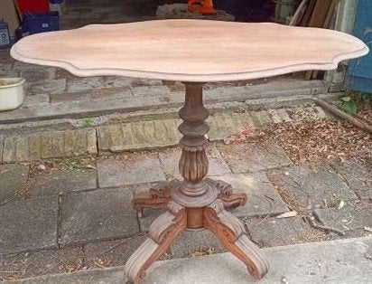 Antieke bijzettafel met sierlijke poten, Ophalen