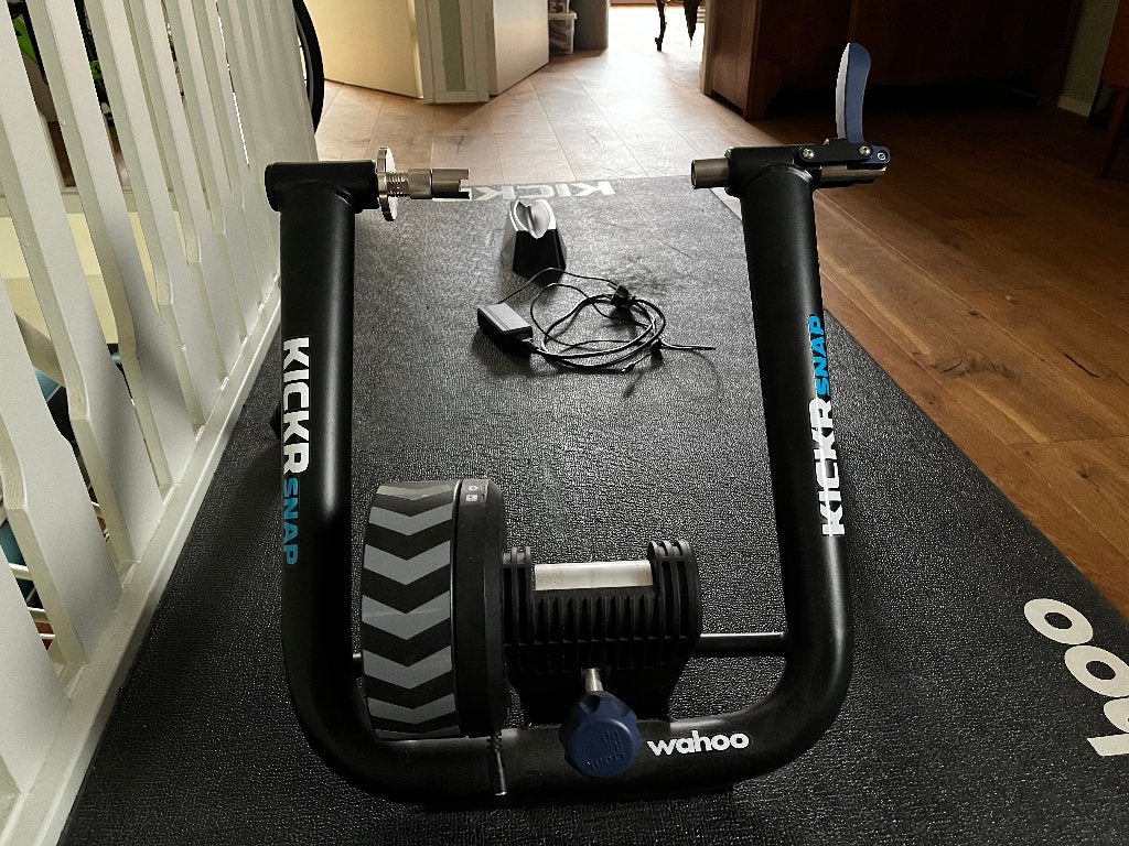 Wahoo KICKR SNAP Smart Fiets Trainer (WFBKTR3) + mat, Sport en Fitness, Ophalen, Gebruikt, Overige typen