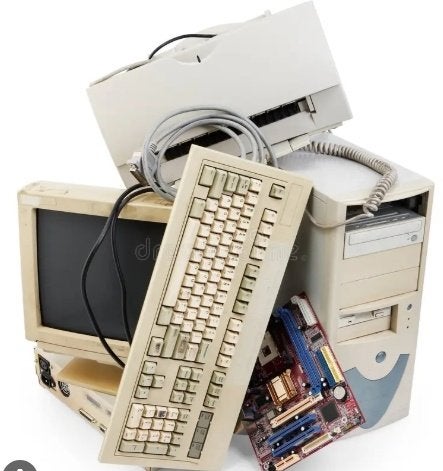 GEZOCHT! GRATIS oude computers/laptop's en software., Ophalen, Onbekend