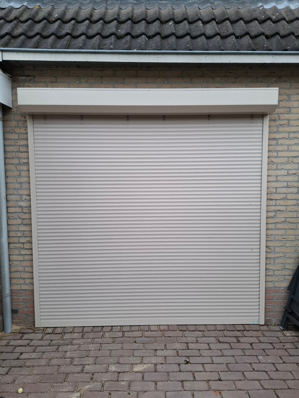 Kozijn met elektrisch rolluik (2,38m x 2,10m), Ophalen, Gevelraam of Ruit, Gebruikt, 160 cm of meer