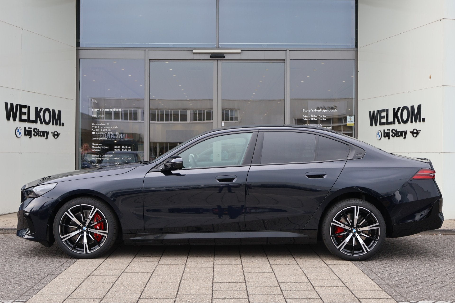 BMW i5 eDrive40 M Sport / Trekhaak / Panoramadak / Harman Ka, Automaat, 2095 kg, Achterwielaandrijving, LED verlichting