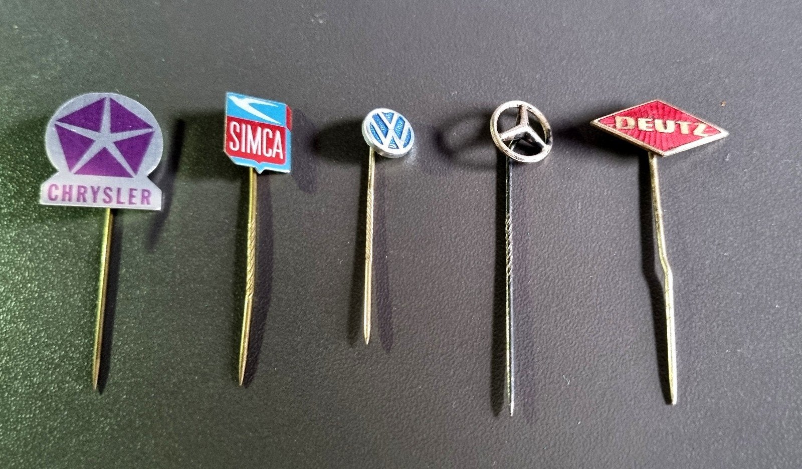 5 Vintage Auto Merk Speldjes (Chrysler, Simca, VW, Me, Ophalen of Verzenden, Gebruikt, Auto's