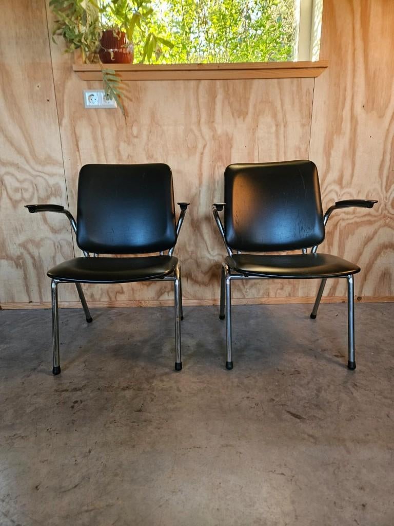 2x Martin de Wit Chroom en Zwart Kunstleren fauteuils, Ophalen, 75 tot 100 cm, Zo goed als nieuw, Vintage, Buisframe, Jaren 60