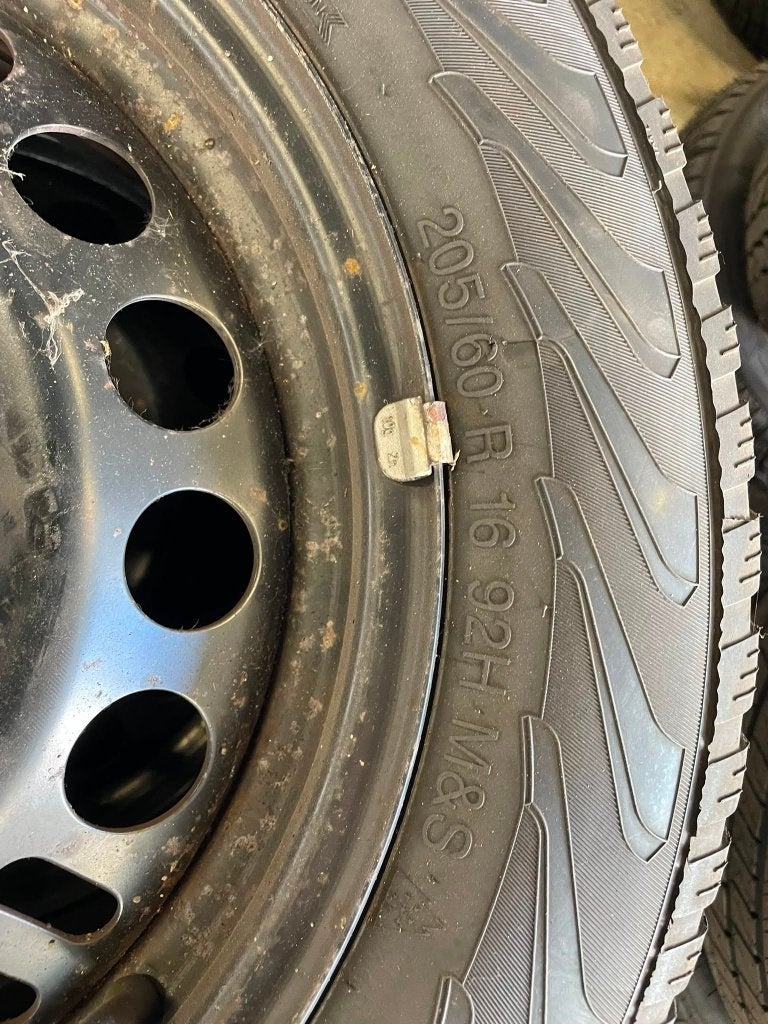 winterbanden met velg 205/60 R16 92H, Ophalen