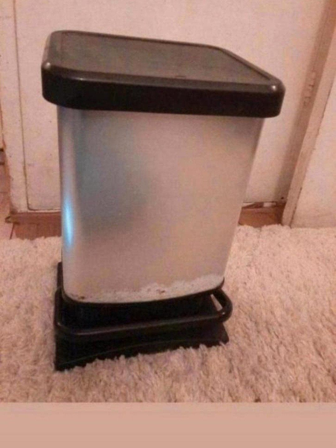 Te koop, Mooi prullenbak met pedaal functie., Ophalen, Met pedaal