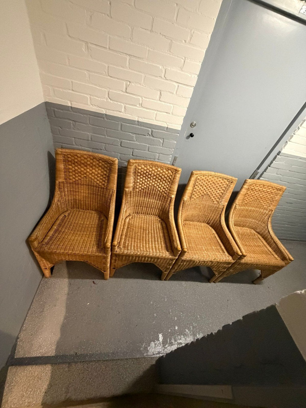Rieten stoelen 4 stuks in goede staat heeft altijd binnen, Huis en Inrichting, Stoelen, Ophalen, Zo goed als nieuw, Bruin, Vier